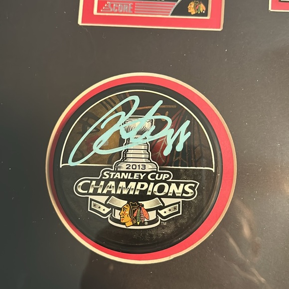 2013 Chicago Blackhawks 17 Secs Autographed Pucks - Picture 3 of 12